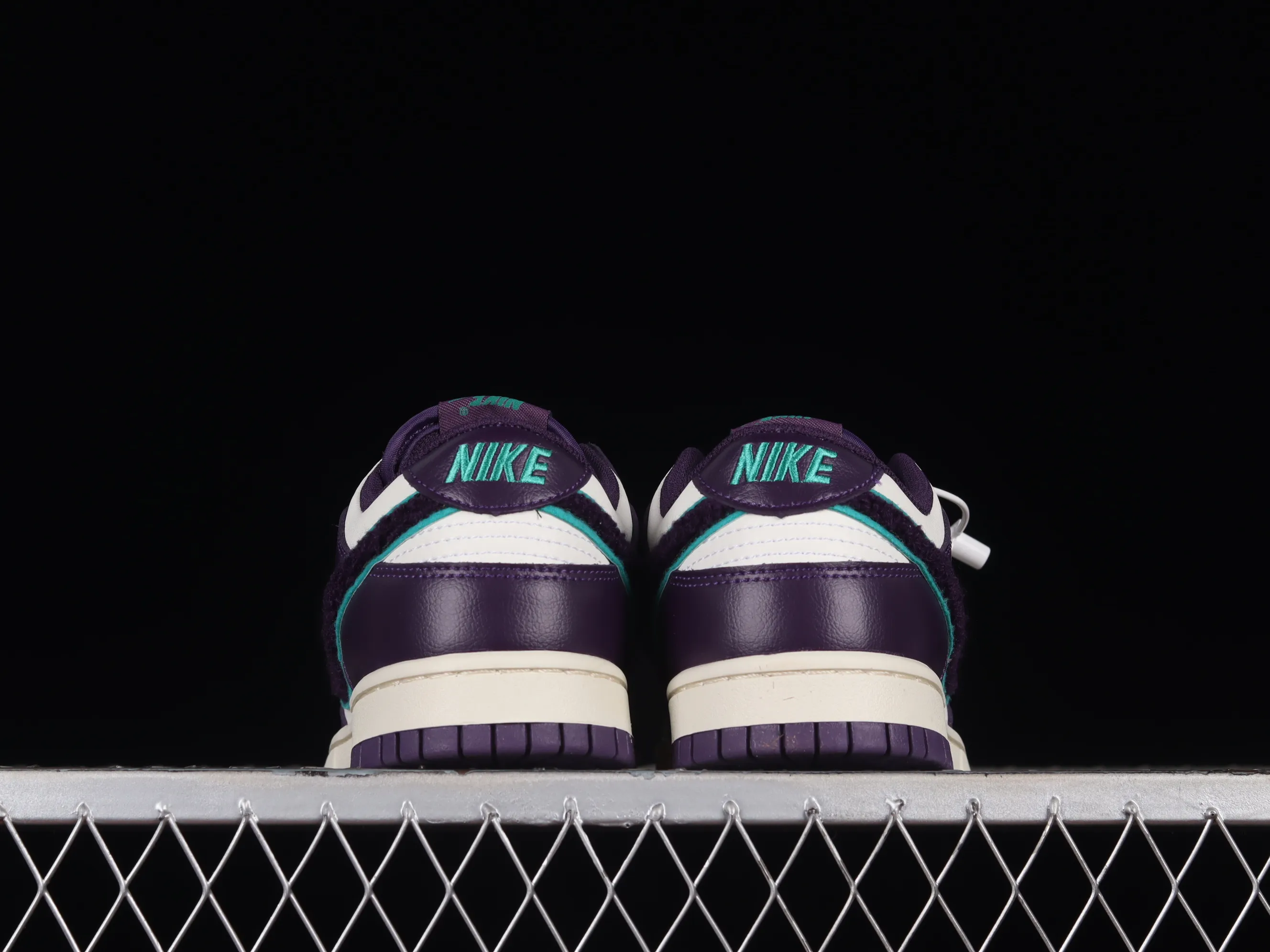 All categories Nk SB Dunk Series Nk SB Dunk Low low-top sneakers Cost-effective version Nk SB Dunk Low "Chenille Swoosh" Chenille SB low-top sports and leisure sneakers DQ7683-100
